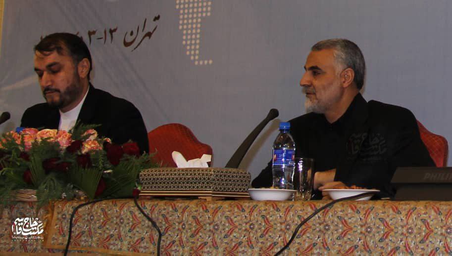 تصویری قدیمی از شهید حسین امیرعبداللهیان درکنار حاج‌قاسم + عکس