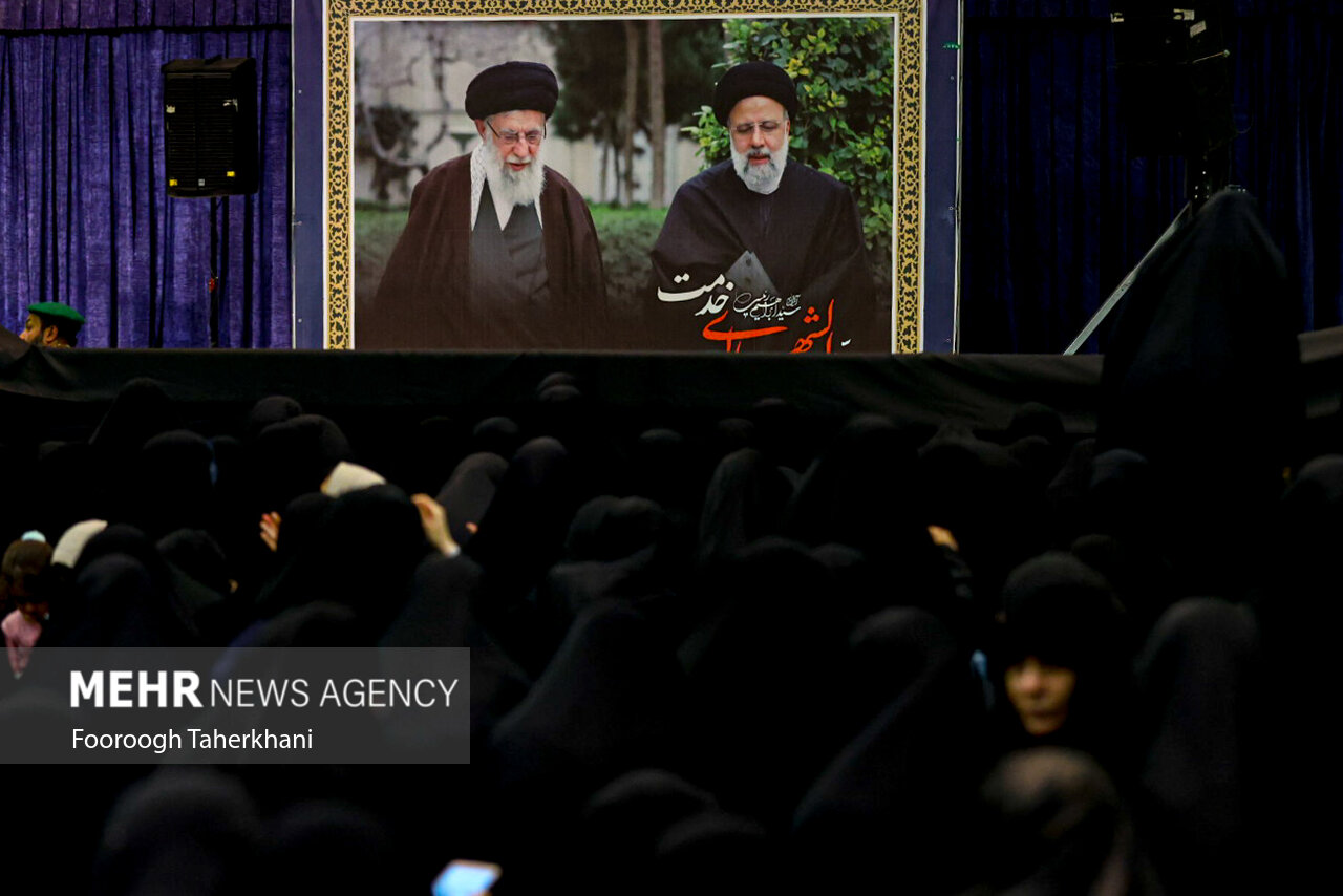 تصاویری از تجمع مردم تهران برای وداع با شهید رئیسی 