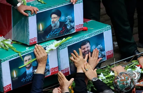 تصویر غم انگیز از سنگ قبر رئیس جمهور شهیدمان در حرم رضوی 