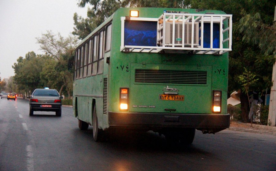 تصویر دیده نشده از اتوبوس‌های مجهز به کولر گازی بندرعباس در میانۀ دهۀ ۸۰
