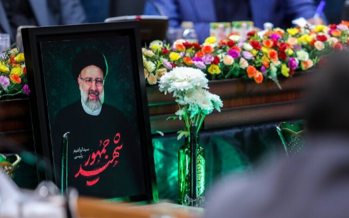 گریه و تاثیر شدید مسئولان در فراق رئیس‌جمهور شهید+عکس