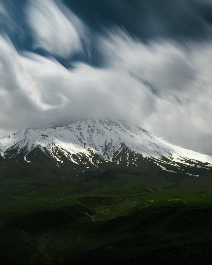 تصویر خاص از دماوند و ابرهایش که پربازدید شد