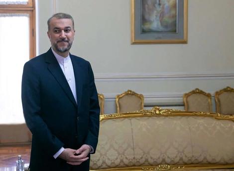 دستخط وزیرامور خارجه شهید در باشگاه تحریمی ها+عکس