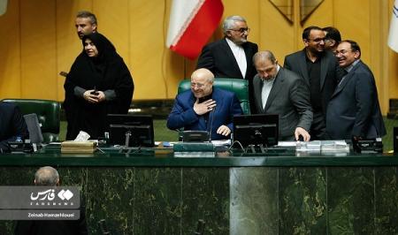 ژست های متفاوت قالیباف بعد از انتخاب به عنوان رئیس مجلس 12+ تصاویر