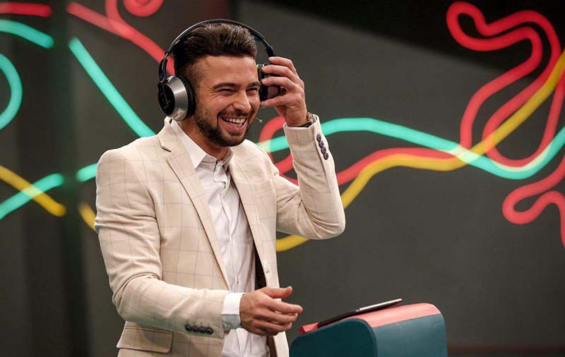 فوتبالیست جنجالی مهمان خندوانه شد + عکس