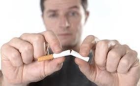 کشیدن سیگار تأثیرات منفی و زیان آوری بر روی بافت‌های نرم و سخت دهان دارد