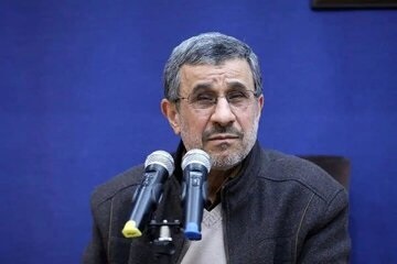 عکسی از تیپ جدید احمدی‌نژاد در مجمع تشخیص مصلحت که مورد توجه قرار گرفت
