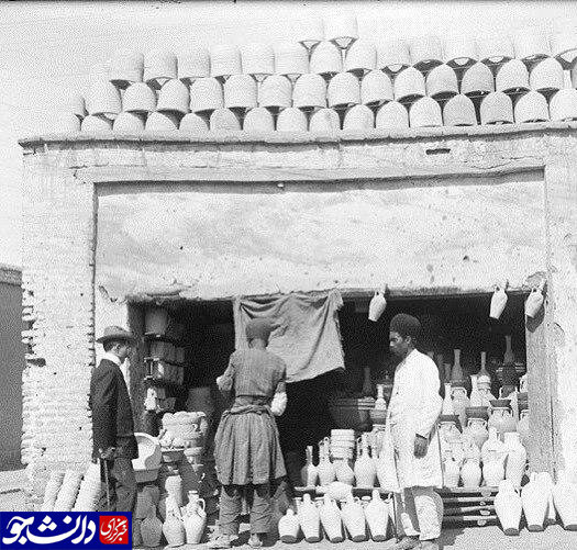 تصویری از یک مغازه‌ در تهران و تیپ مشتریانش در یک قرن پیش 