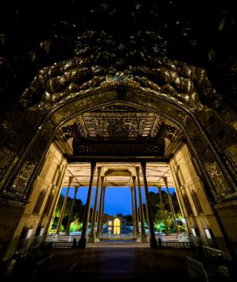 نمایی باشکوه از معماری عمارت چهل ستون اصفهان