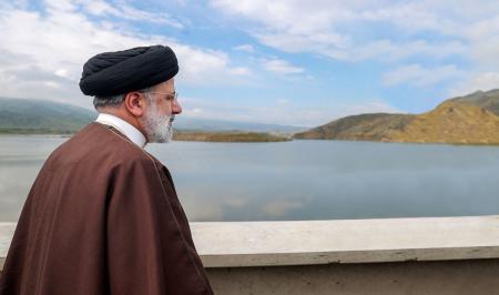 تصویری از اولین سردیس شهید رئیسی که پُربازتاب شد 
