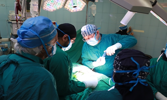 نخستین جراحی اصلاح کجی ستون فقرات کودک 7 ساله در این بیمارستان با موفقیت انجام شد