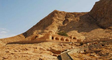  آرامگاه بوذرجمهر  بر فراز یک کوه در خراسان جنوبی+عکس