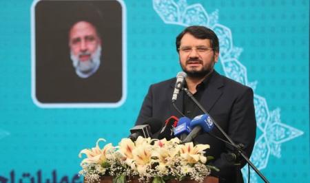 وزیر جوان دولت با عکس شهید رئیسی به میدان آمد 
