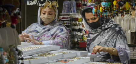 نوشته متفاوت یک مغازه برای تذکر حجاب به مشتریان توجه برانگیز شد+عکس