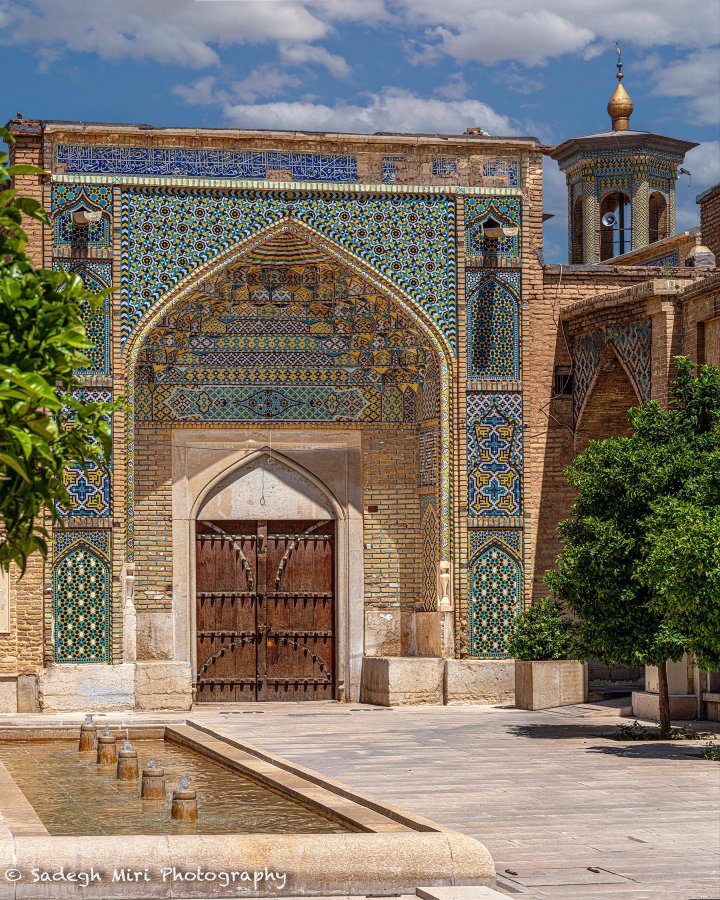 ورودی مسجد باصفای مشیر شیراز+عکس
