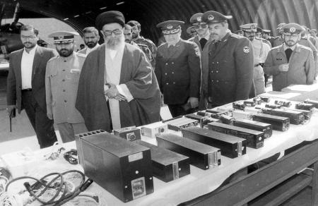 تصویر قدیمی از دوران جوانی اسحاق جهانگیری و وحید حقانیان 