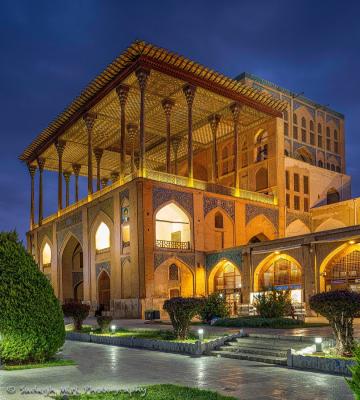 ایوان‌گاه عالی‌قاپوی اصفهان در شب+عکس