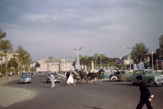 میدان بهارستان تهران و ماشین‌هایش در دهه ۳۰+عکس