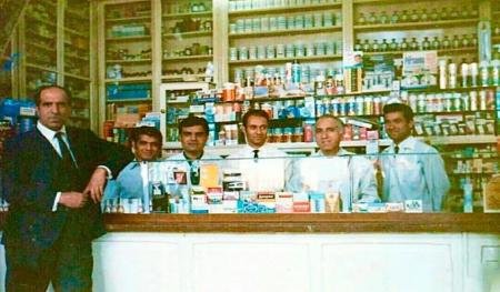 قابی از یک داروخانه در تهران سال ۱۳۴۷ خورشیدی