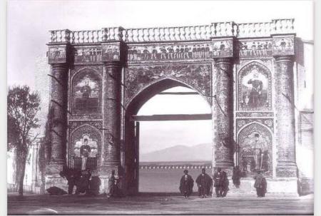 عکس زیبایی از سر در میدان مشق در تهران قدیم