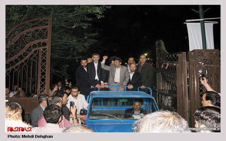 تصویر خاص از محمود احمدی نژاد پس از مناظره‌ها که پربازدید شد