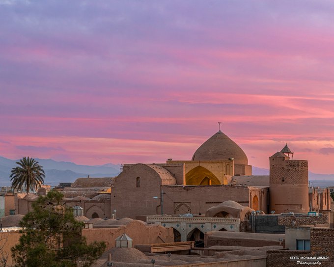 نمایی زیبا از مسجد جامع زواره استان اصفهان در غروب آفتاب+عکس