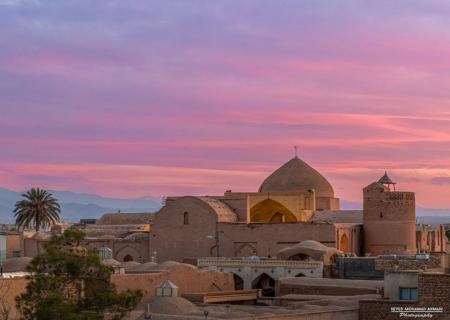 نمایی زیبا از مسجد جامع زواره استان اصفهان در غروب آفتاب+عکس