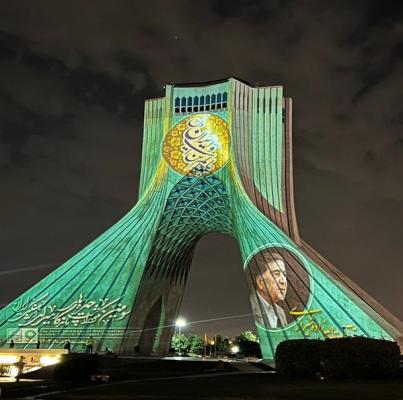 نورپردازی برج آزادی با چهره‌های ماندگار میراث فرهنگی ایران+عکس