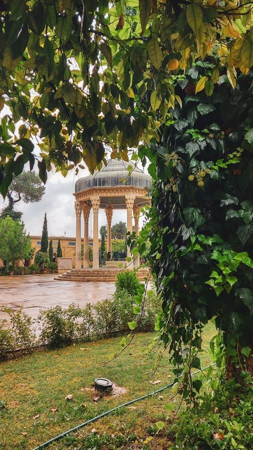 حافظیه شیراز در یک روز بارانی
