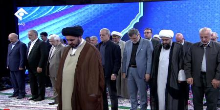 تصاویری از ۶ کاندیدای انتخابات در صف نماز جماعت 