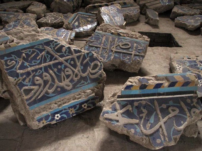 از بازمانده های زلزله مهیب تبریز در مسجد کبود+عکس