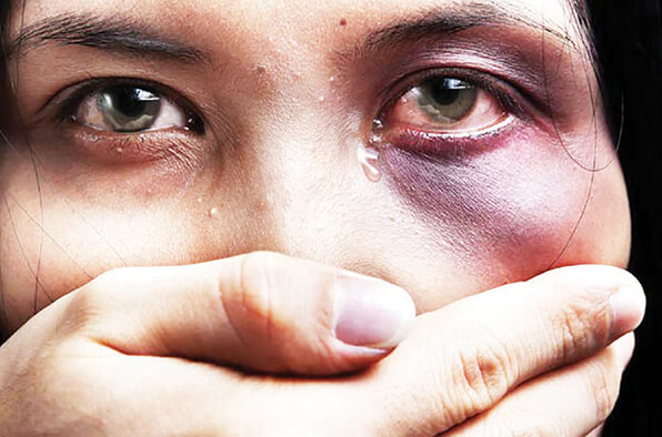 بیش از ٨٠ درصد قربانیان خشونت خانگی، زنان هستند 