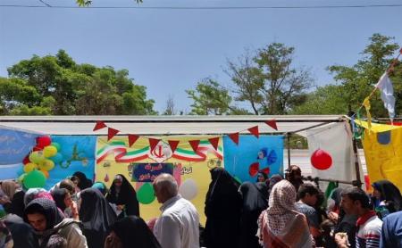  پذیرایی جالب از مهمانان غدیر با ساندویچ و آب‌‌دوغ‌‌خیار +عکس