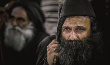 تصویر خاص از یکی از زائران حرم مطهر امیرالمؤمنین(ع) 