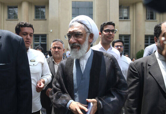 پورمحمدی در آخرین روز تبلیغات در میان دانشجویان حاضر شد+عکس