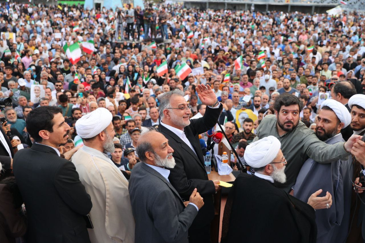 زاکانی در میان هوادارانش در میدان امام حسین (ع) تهران +عکس