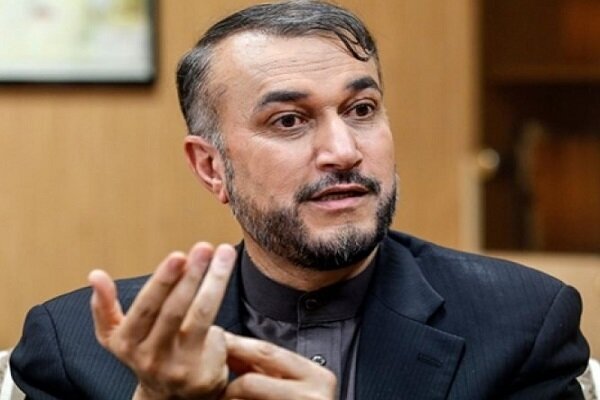  خوش و بش مهدی تاج با سردار قاآنی در مراسم چهلم شهید امیرعبداللهیان+ عکس