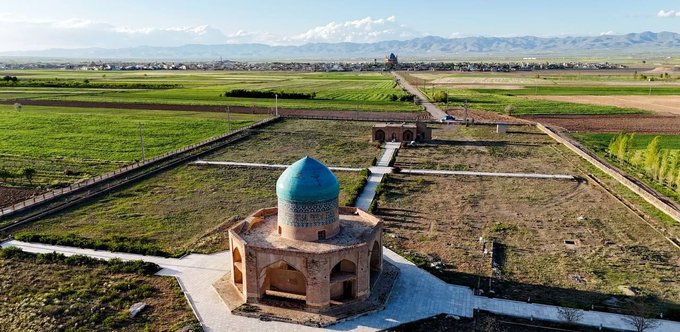 آرامگاه ملاحسن کاشی در نزدیکی گنبد سلطانیه+عکس