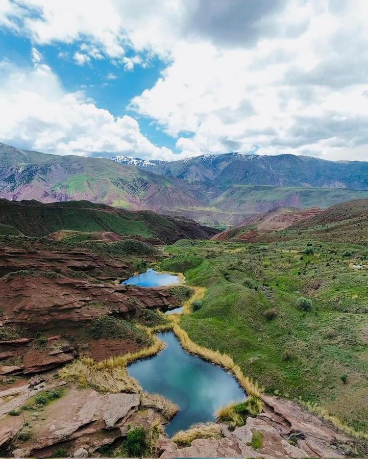 ترکیبی زیبا از دشت و کوه و آسمان در الموت+عکس