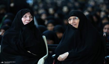 زهرا پزشکیان در مراسم عزاداری در کنار پدر+عکس