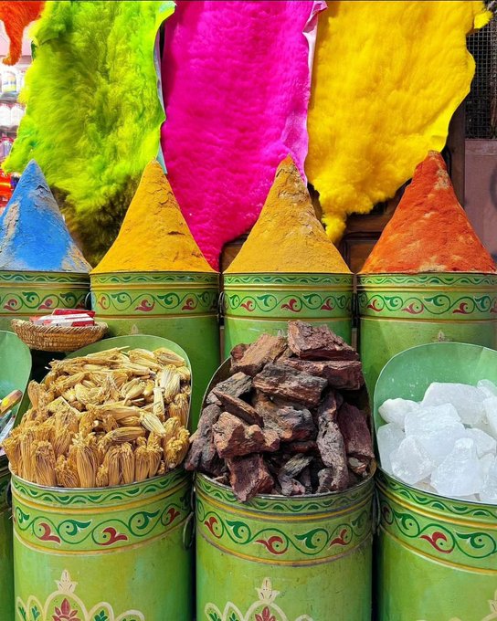 تصویر دیدنی از یک ادویه‌فروشی در مراکش
