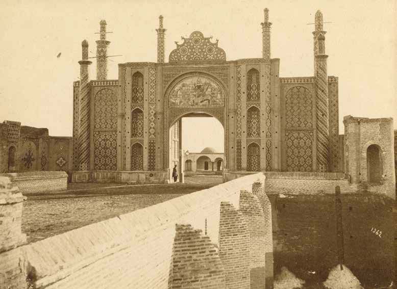 تصویر قدیمی از دروازه و خندق