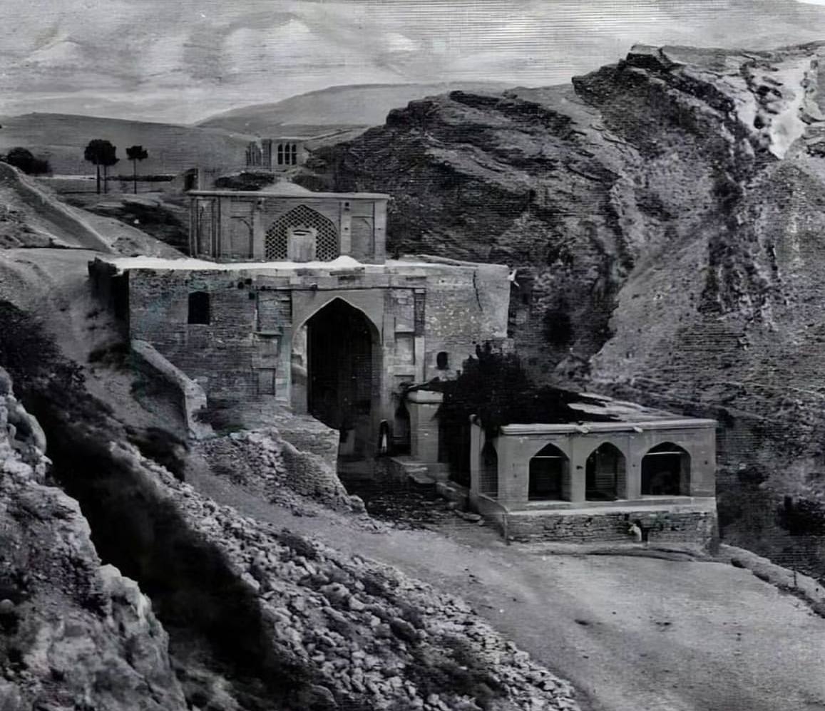  تصویری از دروازه قرآن ورودی شهر شیراز در دوران قاجار