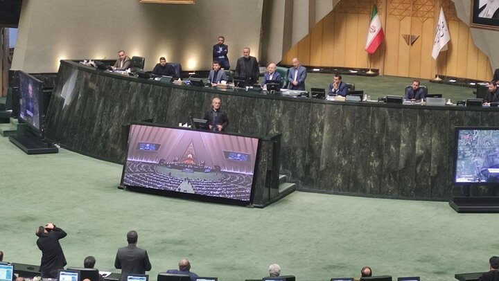  زبان بدن پزشکیان در دیدار با رسایی جلب‌توجه کرد +عکس