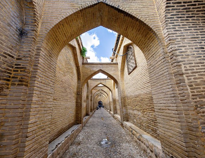 تصویر دیدنی از گذر تاریخی سنگ سیاه شیراز