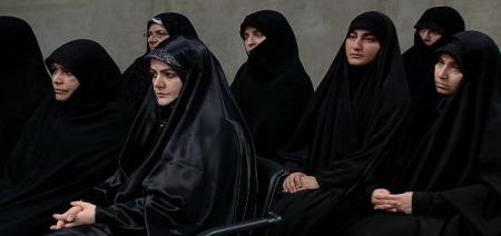 تصویری از دختر پزشکیان در مراسم تنفیذ پدرش
