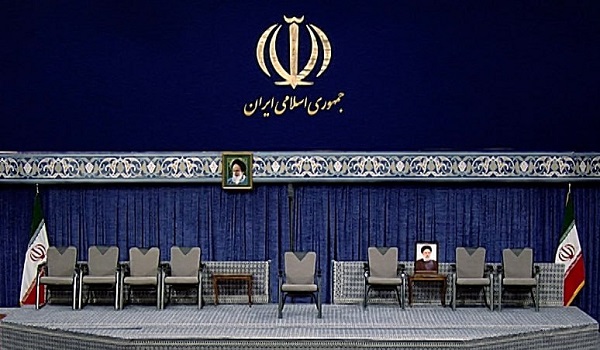 قاب عکس رئیسی روی صندلی در مراسم تنفیذ رییس جمهور جدید جای خالی او را خالی تر کرد+ عکس