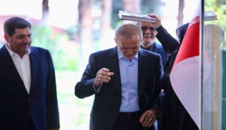 لحظه ورود رسمی دکتر پزشکیان به ساختمان ریاست جمهوری