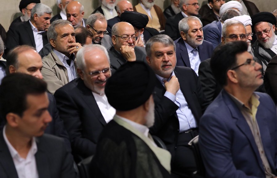 تصویر قدیمی از مسعود پزشکیان در مراسم تنفیذ روحانی+عکس