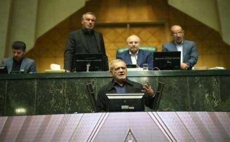 خواب عمیق نماینده مجلس در مراسم تحلیف سوژه شد 